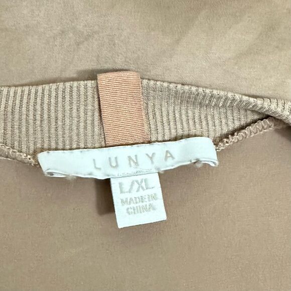 LUNYA Washable Silk Pajama Top T-Shirt w Pocket in Otium Tan - Picture 5 of 7